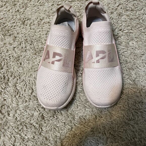 NEW!!! APL women sneakers techloom bliss size 6 Retail 220$ - Picture 1 of 3